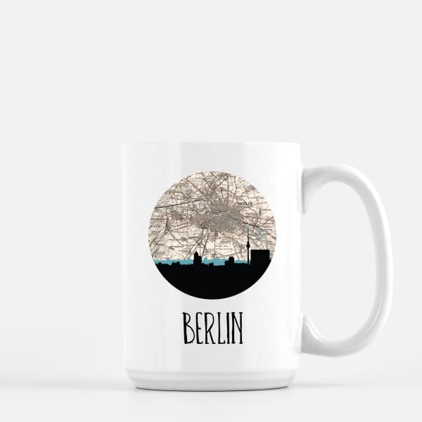 Berlin city skyline with vintage Berlin map - Mug | 15 oz - City Map Skyline