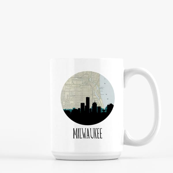 Milwaukee Wisconsin city skyline with vintage Milwaukee map - Mug | 15 oz - City Map Skyline